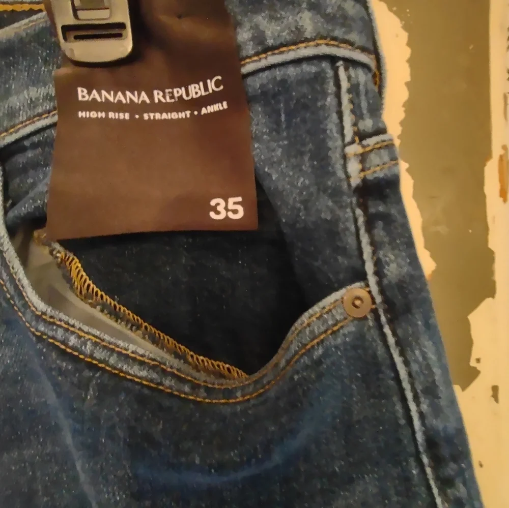 BANANA REPUBLIC HIGH RISE STRAIGHT 35